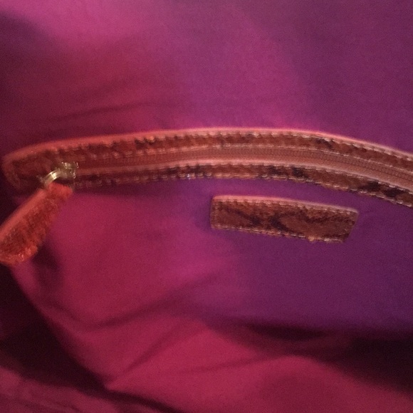 Handle Classic Tote Bag - Picture 2 of 7